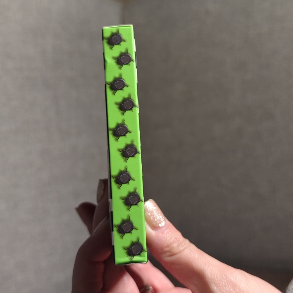 Revolution Beetlejuice eye shadow palette - Picture 6 of 8